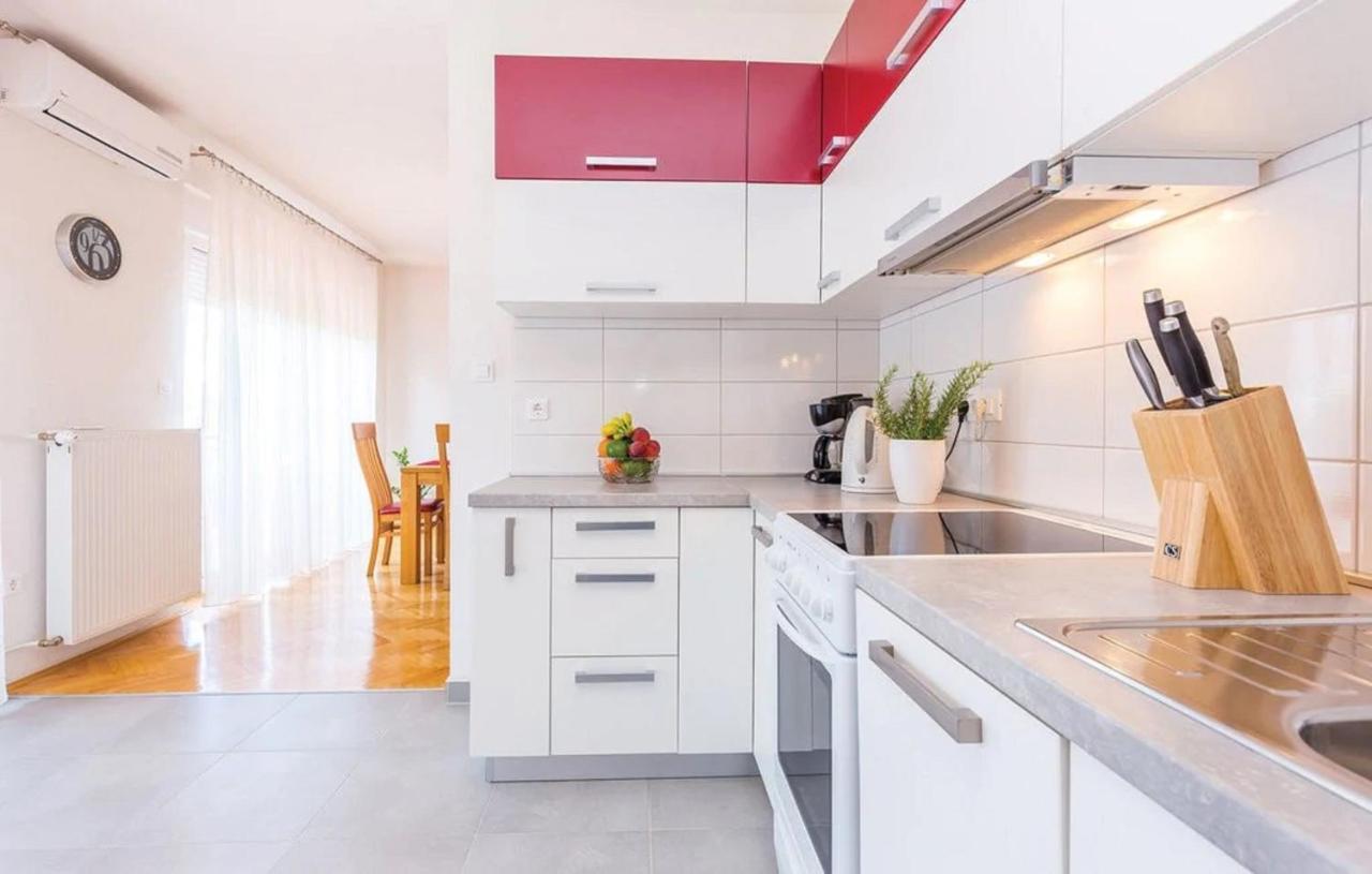 Big White Apartment Нови Винодолски Екстериор снимка